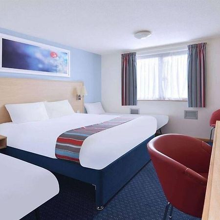 Travelodge Pembroke Dock Exterior photo