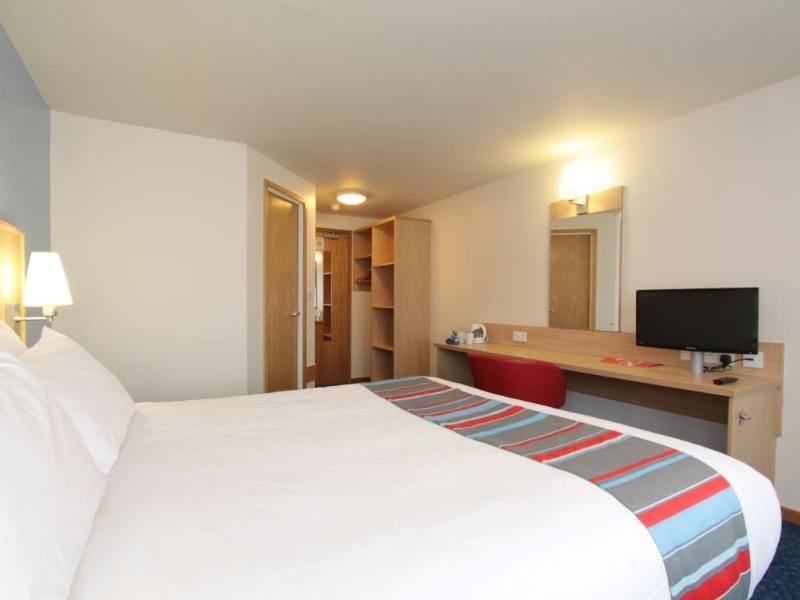 Travelodge Pembroke Dock Exterior photo
